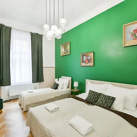 Stunning Charles Bridge Apartment Apartment *